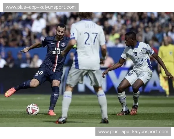 梅斯与卡昂：法乙赛场上的宿命对决与绿茵激情